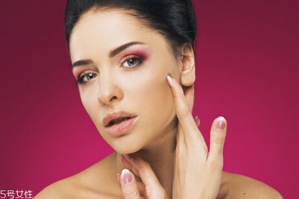 臉上長痘是排毒嗎 這種說辭不可信 臉上長痘是排毒嗎 這種說辭不可信