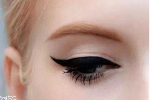 貓眼妝畫法步驟圖 韓國(guó)慵懶貓眼妝畫法 貓眼妝畫法步驟圖 韓國(guó)慵懶貓眼妝畫法