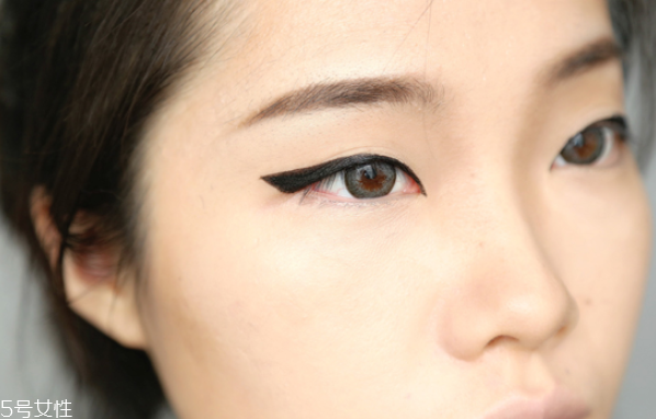 貓眼妝畫法步驟圖 韓國(guó)慵懶貓眼妝畫法 貓眼妝畫法步驟圖 韓國(guó)慵懶貓眼妝畫法