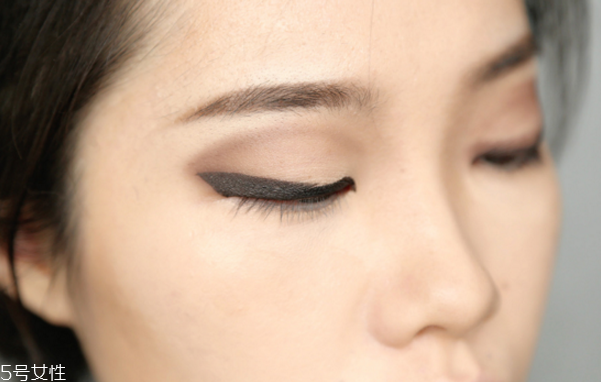 貓眼妝畫法步驟圖 韓國(guó)慵懶貓眼妝畫法 貓眼妝畫法步驟圖 韓國(guó)慵懶貓眼妝畫法