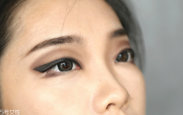 貓眼妝畫法步驟圖 韓國(guó)慵懶貓眼妝畫法 貓眼妝畫法步驟圖 韓國(guó)慵懶貓眼妝畫法