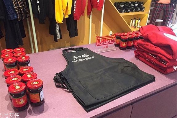 老干媽衛(wèi)衣多少錢(qián) 紐約時(shí)裝周爆款 老干媽衛(wèi)衣多少錢(qián) 紐約時(shí)裝周爆款