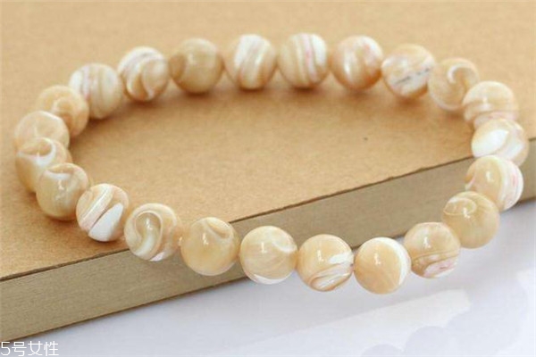 金絲硨磲真假對比 要學(xué)會辨別 金絲硨磲真假對比 要學(xué)會辨別