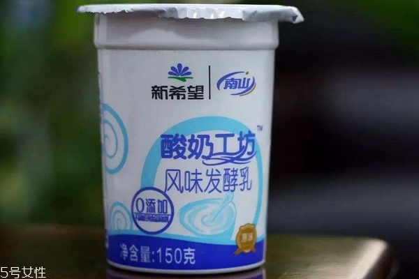 酸奶為什么酸 因?yàn)樗某煞? alt=