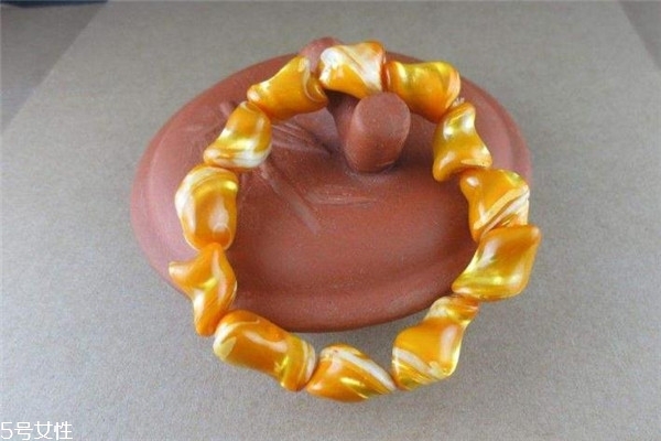 金絲硨磲的功效與作用 對(duì)身心皆有好處 金絲硨磲的功效與作用 對(duì)身心皆有好處