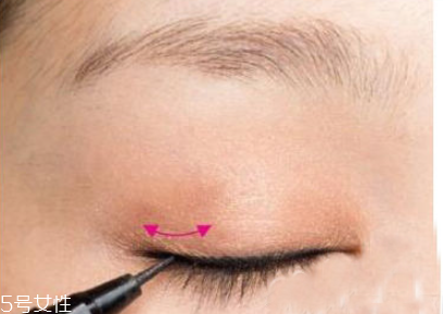 內(nèi)雙怎么化眼妝好看 超hot內(nèi)雙變無(wú)辜大眼妝 內(nèi)雙怎么化眼妝好看 超hot內(nèi)雙變無(wú)辜大眼妝