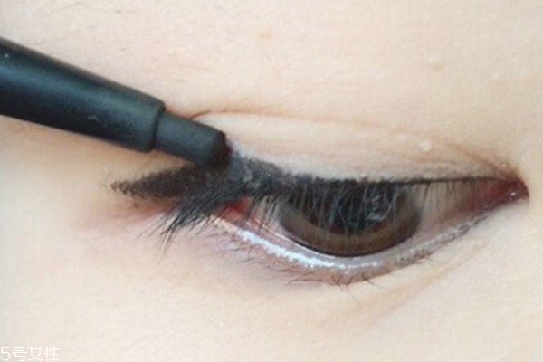 內(nèi)雙怎么畫眼線不暈染 內(nèi)雙眼線這樣畫 內(nèi)雙怎么畫眼線不暈染 內(nèi)雙眼線這樣畫