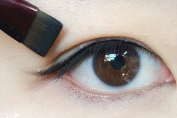 內(nèi)雙怎么畫眼線不暈染 內(nèi)雙眼線這樣畫 內(nèi)雙怎么畫眼線不暈染 內(nèi)雙眼線這樣畫