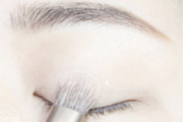 單眼皮內(nèi)雙怎么畫眼線 單眼皮內(nèi)雙女生眼妝畫法技巧 單眼皮內(nèi)雙怎么畫眼線 單眼皮內(nèi)雙女生眼妝畫法技巧
