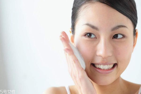 臉色暗黃怎么變白最快 抓住睡前最佳時(shí)機(jī) 臉色暗黃怎么變白最快 抓住睡前最佳時(shí)機(jī)