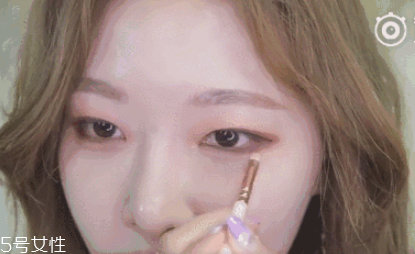 單眼皮內(nèi)雙怎么畫眼妝 內(nèi)雙眼妝畫法步驟圖解 單眼皮內(nèi)雙怎么畫眼妝 內(nèi)雙眼妝畫法步驟圖解