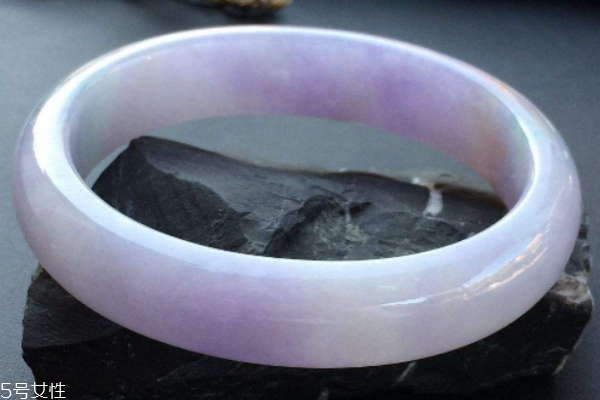 紫羅蘭翡翠手鐲真假 鑒別方法很簡單 紫羅蘭翡翠手鐲真假 鑒別方法很簡單