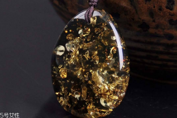 綠珀的功效與作用 對(duì)身體好處很多 綠珀的功效與作用 對(duì)身體好處很多