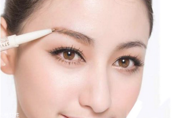 畫(huà)眉用眉筆好還是眉粉好 畫(huà)眉用眉粉還是眉筆 畫(huà)眉用眉筆好還是眉粉好 畫(huà)眉用眉粉還是眉筆