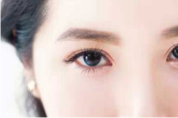 畫(huà)眉用眉筆好還是眉粉好 畫(huà)眉用眉粉還是眉筆 畫(huà)眉用眉筆好還是眉粉好 畫(huà)眉用眉粉還是眉筆