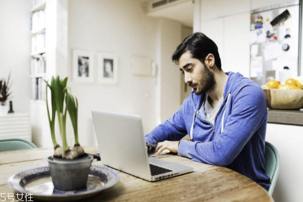 下午臉色發(fā)黑怎么回事 及時(shí)改正自己的不良習(xí)慣 下午臉色發(fā)黑怎么回事 及時(shí)改正自己的不良習(xí)慣