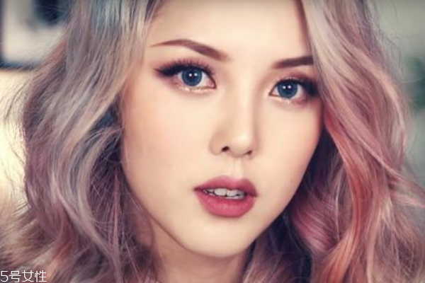 化妝后半小時(shí)就暗沉了怎么回事 原來是這4步弄錯 化妝后半小時(shí)就暗沉了怎么回事 原來是這4步弄錯
