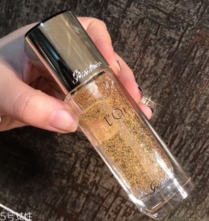 嬌蘭妝前乳和cpb隔離哪個好 兩款妝前對比 嬌蘭妝前乳和cpb隔離哪個好 兩款妝前對比