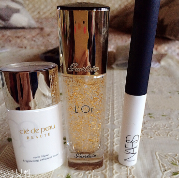 嬌蘭妝前乳和cpb隔離哪個好 兩款妝前對比 嬌蘭妝前乳和cpb隔離哪個好 兩款妝前對比