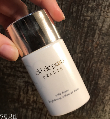 嬌蘭妝前乳和cpb隔離哪個好 兩款妝前對比 嬌蘭妝前乳和cpb隔離哪個好 兩款妝前對比