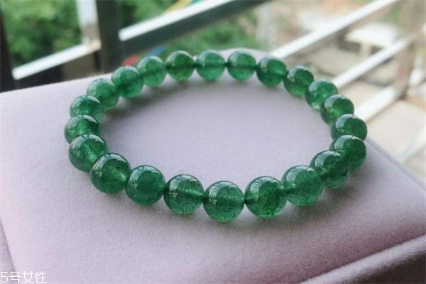 如何鑒定綠水晶真假 一眼識別人造水晶 如何鑒定綠水晶真假 一眼識別人造水晶