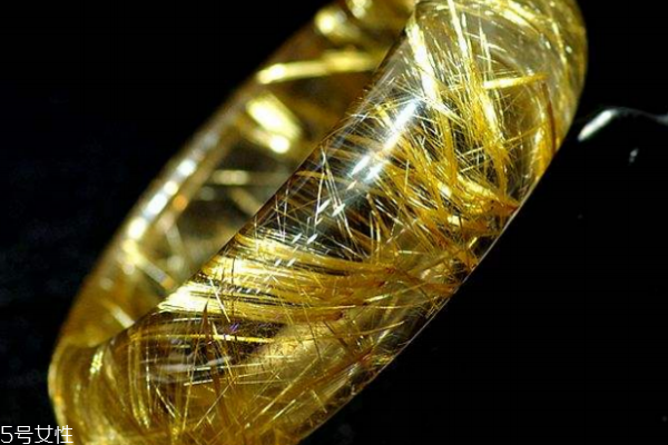 金鈦晶的功效與作用 招財辟邪好處多 金鈦晶的功效與作用 招財辟邪好處多