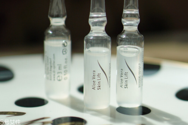 安瓶是否適合油性皮膚 可以選擇質(zhì)地清爽些的 安瓶是否適合油性皮膚 可以選擇質(zhì)地清爽些的