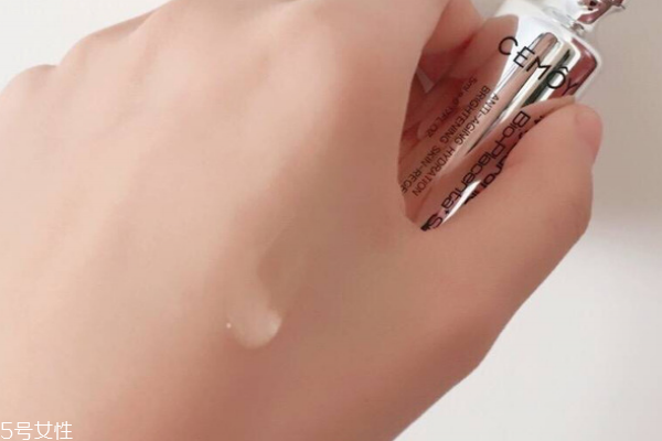 安瓶是否適合油性皮膚 可以選擇質(zhì)地清爽些的 安瓶是否適合油性皮膚 可以選擇質(zhì)地清爽些的