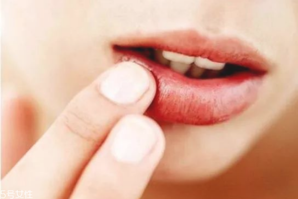 口紅啞光是什么意思 口紅啞光和珠光的區(qū)別 口紅啞光是什么意思 口紅啞光和珠光的區(qū)別