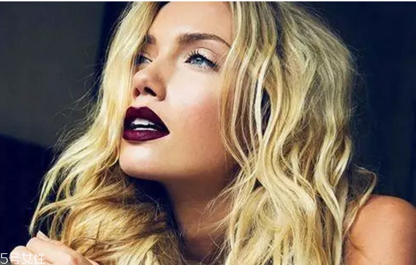 如何根據(jù)膚色選口紅 怎樣選適合膚色的口紅 如何根據(jù)膚色選口紅 怎樣選適合膚色的口紅