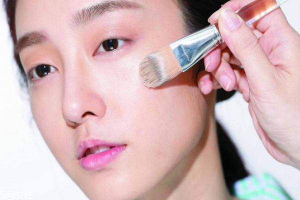 敏感皮膚用什么粉底液 滋潤保濕型天然植物配方的 敏感皮膚用什么粉底液 滋潤保濕型天然植物配方的