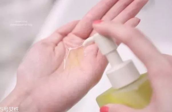 卸妝乳適合什么皮膚用 卸妝乳應該這樣選 卸妝乳適合什么皮膚用 卸妝乳應該這樣選