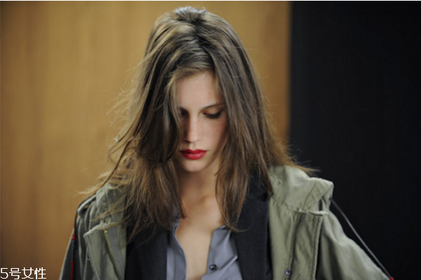 卸妝乳后還用洗面奶嗎 卸妝乳用過后洗面奶 卸妝乳后還用洗面奶嗎 卸妝乳用過后洗面奶