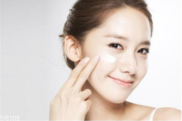 卸妝油天天用好嗎 卸妝油天天用的危害 卸妝油天天用好嗎 卸妝油天天用的危害