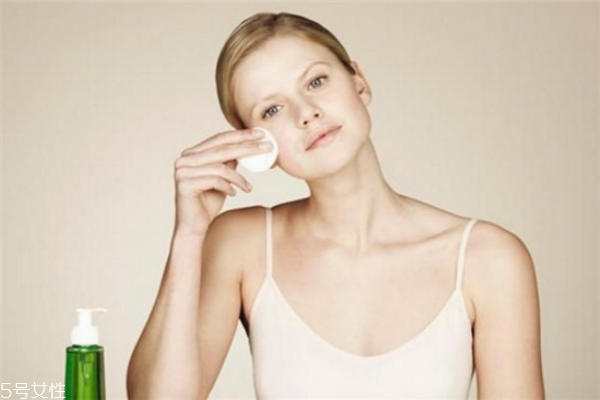 卸妝油天天用好嗎 卸妝油天天用的危害 卸妝油天天用好嗎 卸妝油天天用的危害