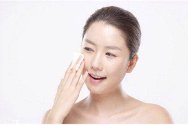 卸妝油天天用好嗎 卸妝油天天用的危害 卸妝油天天用好嗎 卸妝油天天用的危害