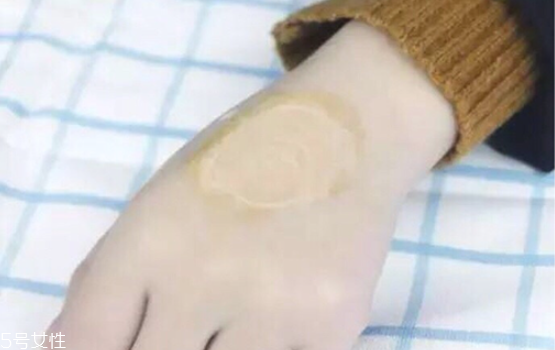 卸妝油要用卸妝棉嗎 卸妝油要怎么卸妝 卸妝油要用卸妝棉嗎 卸妝油要怎么卸妝