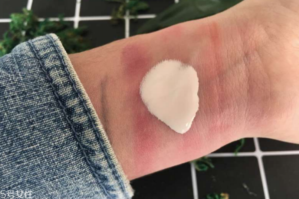 玉麗美容露怎么使用 國(guó)民素顏霜養(yǎng)成蜜肌 玉麗美容露怎么使用 國(guó)民素顏霜養(yǎng)成蜜肌