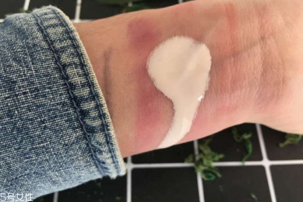 玉麗美容露怎么使用 國(guó)民素顏霜養(yǎng)成蜜肌 玉麗美容露怎么使用 國(guó)民素顏霜養(yǎng)成蜜肌