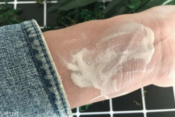 玉麗美容露怎么使用 國(guó)民素顏霜養(yǎng)成蜜肌 玉麗美容露怎么使用 國(guó)民素顏霜養(yǎng)成蜜肌