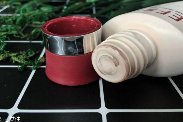 玉麗美容露怎么使用 國(guó)民素顏霜養(yǎng)成蜜肌 玉麗美容露怎么使用 國(guó)民素顏霜養(yǎng)成蜜肌