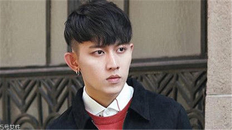 韓國男士2018逗號(hào)發(fā)型 逗號(hào)頭帥度破表韓星top6 韓國男士2018逗號(hào)發(fā)型 逗號(hào)頭帥度破表韓星top6