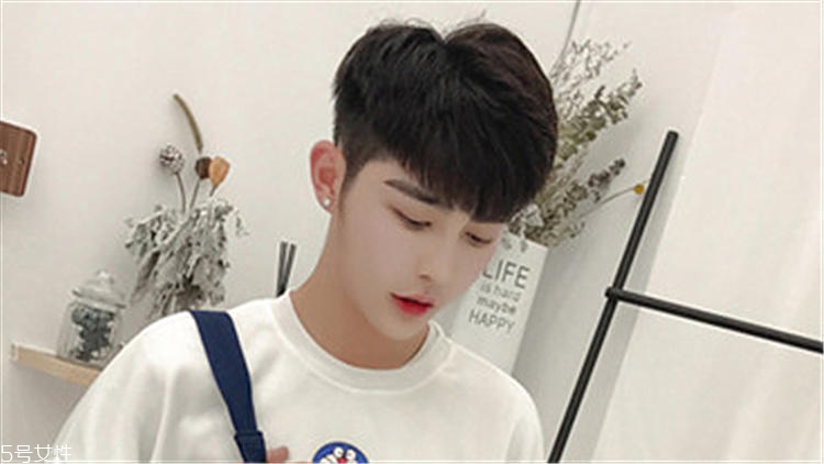 韓國男士2018逗號(hào)發(fā)型 逗號(hào)頭帥度破表韓星top6 韓國男士2018逗號(hào)發(fā)型 逗號(hào)頭帥度破表韓星top6