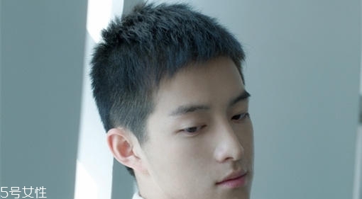 韓國男士2018逗號(hào)發(fā)型 逗號(hào)頭帥度破表韓星top6 韓國男士2018逗號(hào)發(fā)型 逗號(hào)頭帥度破表韓星top6