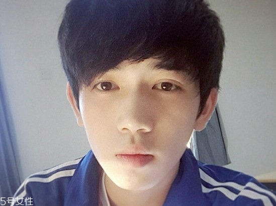 韓國男士2018逗號(hào)發(fā)型 逗號(hào)頭帥度破表韓星top6 韓國男士2018逗號(hào)發(fā)型 逗號(hào)頭帥度破表韓星top6