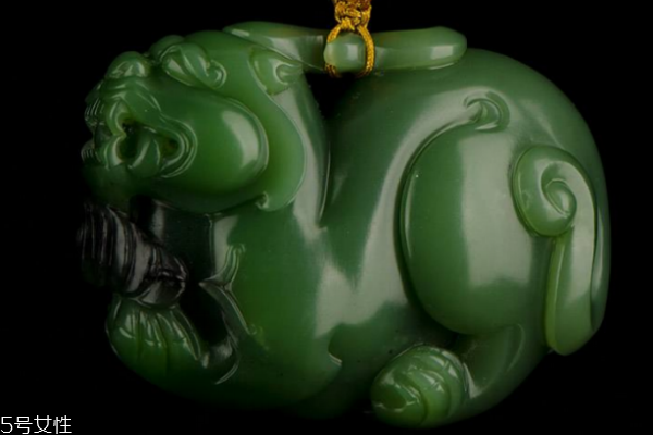 俄羅斯碧玉和和田碧玉的區(qū)別 兩者區(qū)別很大 俄羅斯碧玉和和田碧玉的區(qū)別 兩者區(qū)別很大