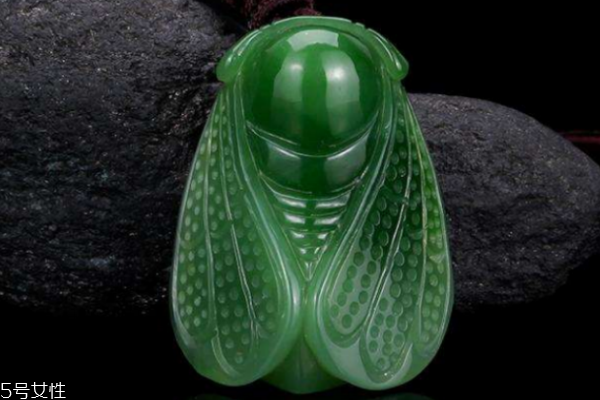 俄羅斯碧玉和和田碧玉的區(qū)別 兩者區(qū)別很大 俄羅斯碧玉和和田碧玉的區(qū)別 兩者區(qū)別很大