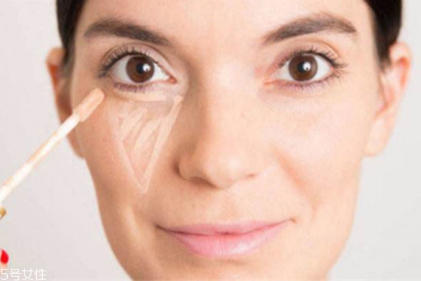 遮瑕和素顏霜哪個先用 素顏霜和遮瑕先后順序 遮瑕和素顏霜哪個先用 素顏霜和遮瑕先后順序