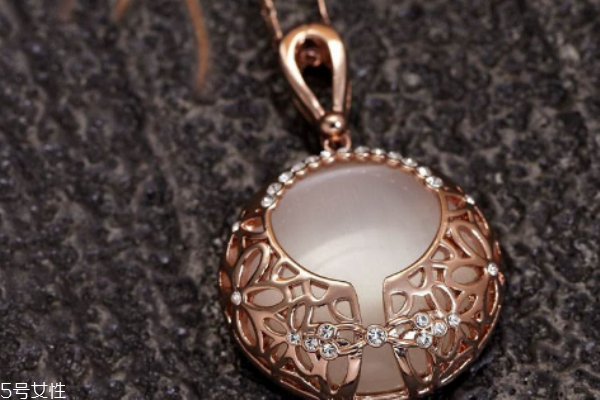 貓眼石項鏈一般多少錢 普通款不算很貴 貓眼石項鏈一般多少錢 普通款不算很貴