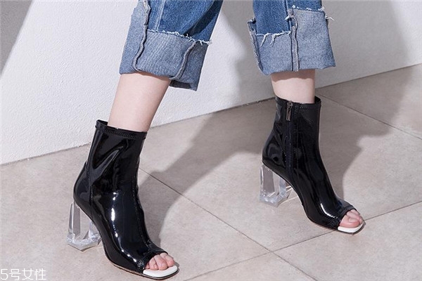 2018秋天流行什么鞋 走在潮流前端 2018秋天流行什么鞋 走在潮流前端